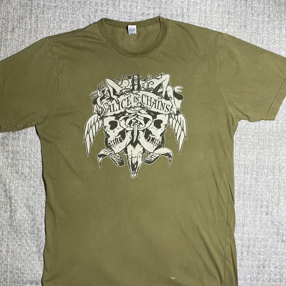 RARE ALICE IN CHAINS AIC 2007 CONCERT BAND T-SHIRT ARMY GREEN DESTRESSED MED